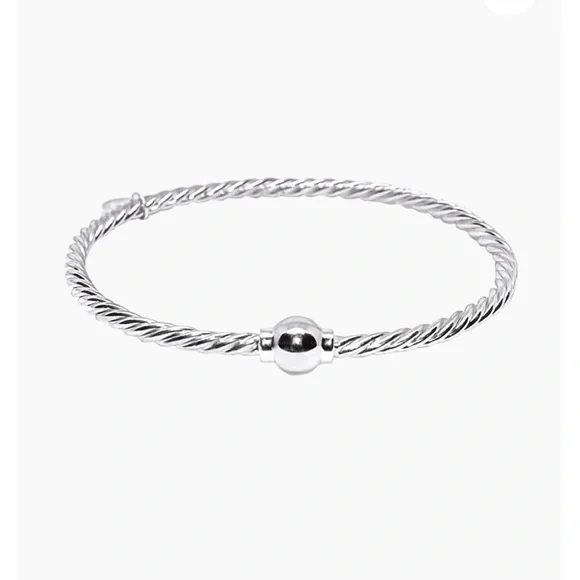 thumbnail image 2 of Difference Of Sterling Silver Vs Pure Silver - Eleganzia Jewelry 2 of 10